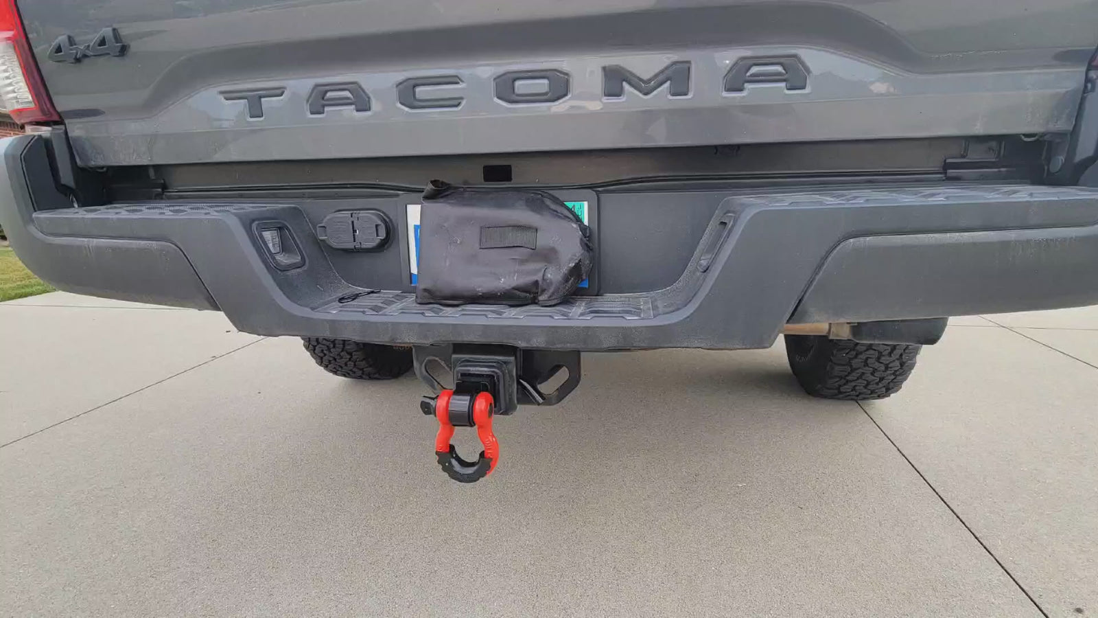 Shackle hitch receiver being fitted and used as a recovery point